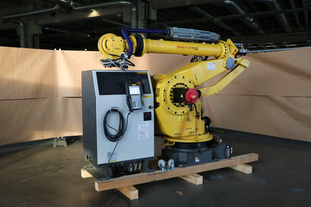 Surplex Robots 2 FANUC M-900iA 260L industrial robot