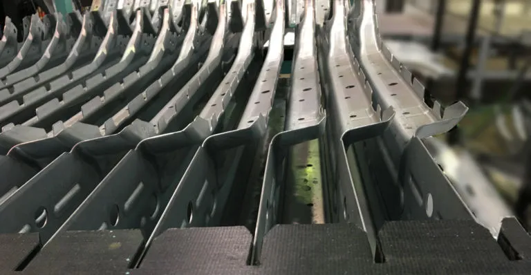 72016_ids-case-study-vmt-ensenso-c-robot-vision-comb-bar