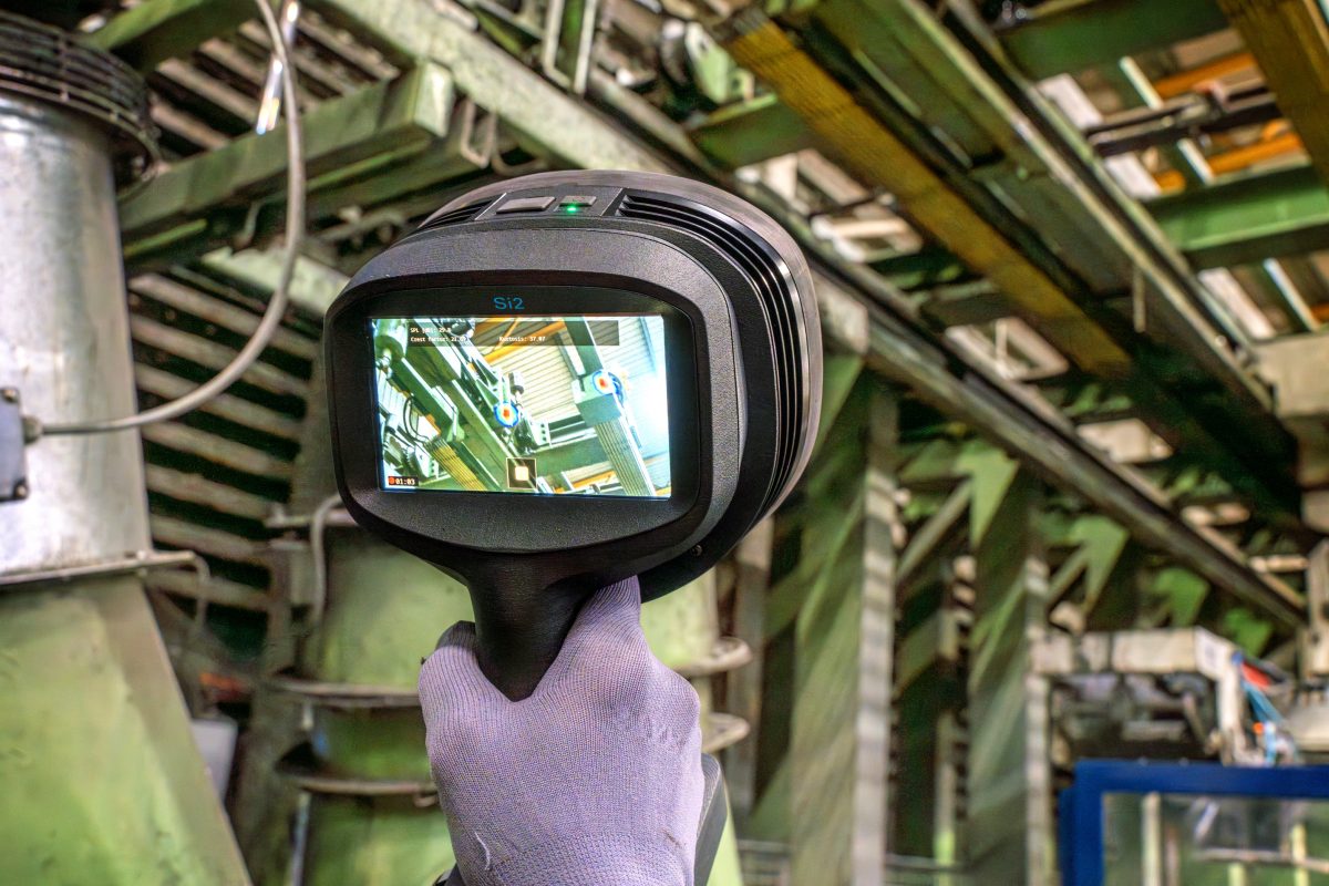 88311_Si2-Pro_manufacturing_plant_close-up_back_high_record